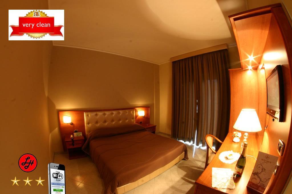 קאסוריה Hotel Luxor מראה חיצוני תמונה