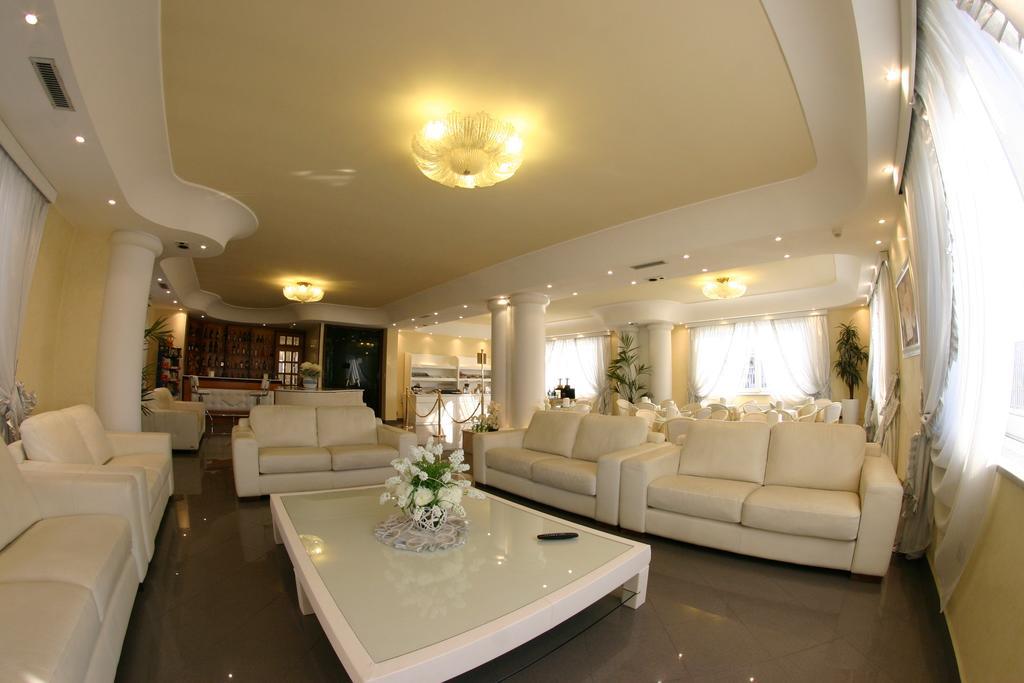 קאסוריה Hotel Luxor מראה חיצוני תמונה