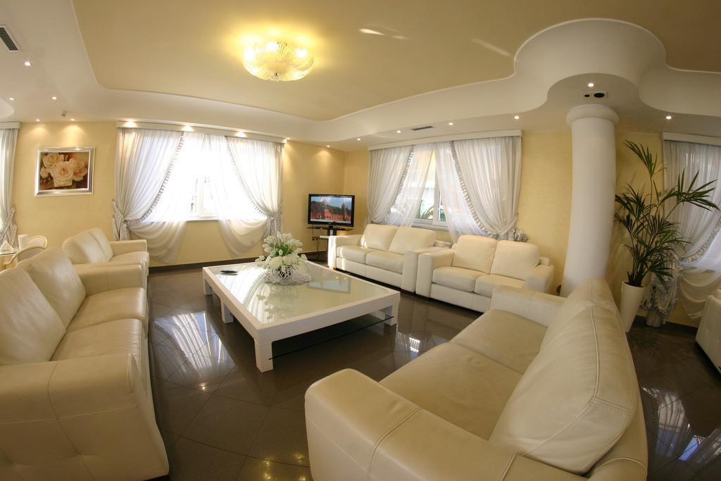 קאסוריה Hotel Luxor מראה חיצוני תמונה