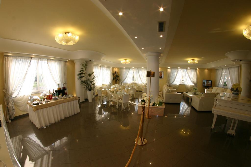 קאסוריה Hotel Luxor מראה חיצוני תמונה