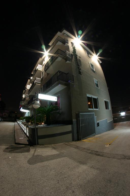 קאסוריה Hotel Luxor מראה חיצוני תמונה