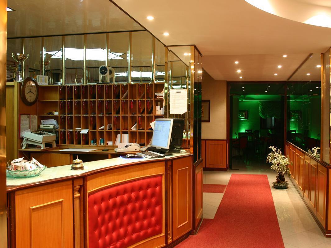 קאסוריה Hotel Luxor מראה חיצוני תמונה